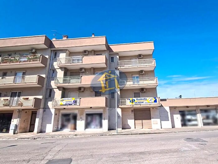 Appartamento con 5 locali in vendita in Via Padre Andrea Scalimoli, Castellana Grotte