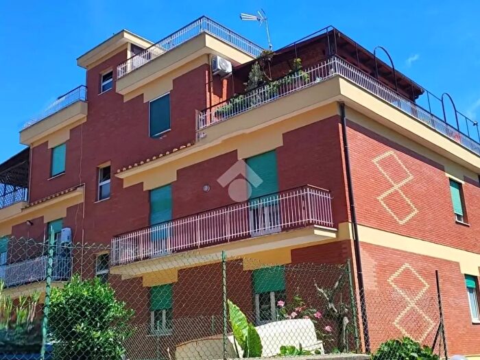Appartamento trilocale in vendita in Via Eugenio Centanni, Roma