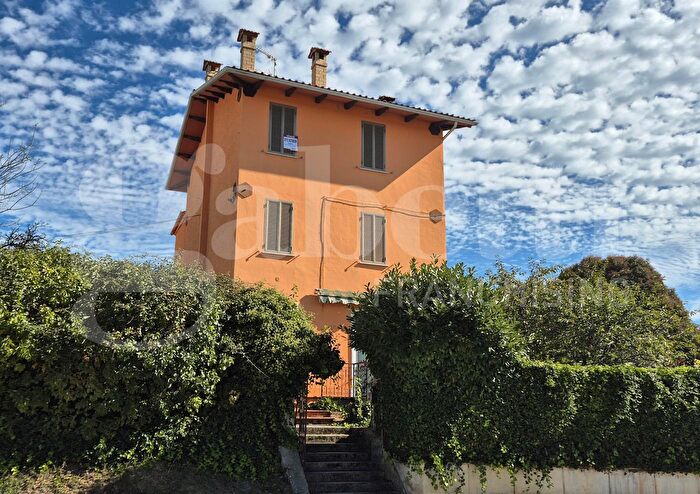 Appartamento con 6 locali in vendita in Via del Chiascio, Gubbio