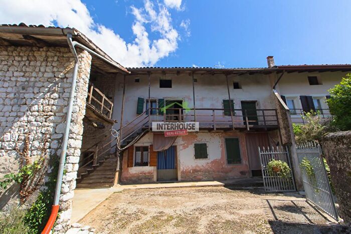 Casa con 6 locali in vendita in Via Mazzocco Castello dAviano, Aviano