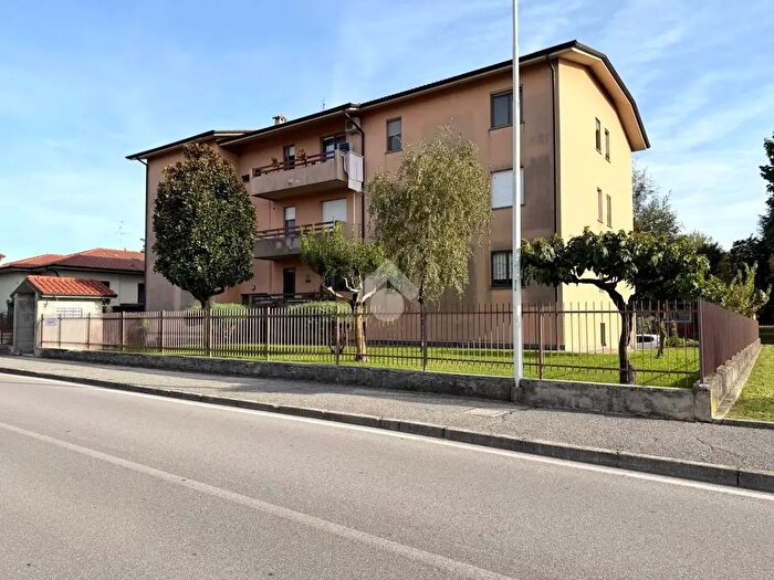 Appartamento trilocale in vendita in Via Aldo Moro, Calusco D'Adda