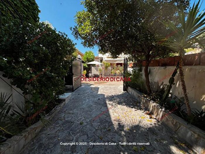 Appartamento quadrilocale in vendita in Viale Himera, Campofelice Di Roccella