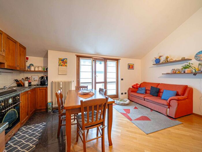 Appartamento trilocale in affitto in Piazzale Giovanni Bertacchi, Centro, Sondrio