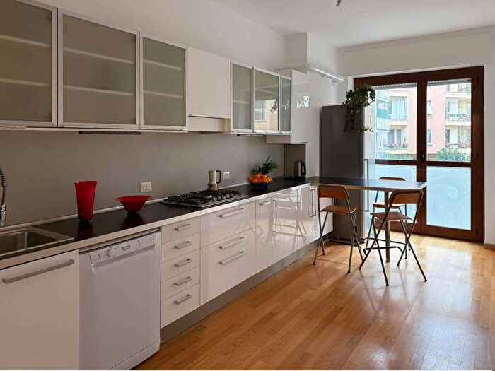 Appartamento trilocale in affitto in Via Andrea Solari, Solari, Milano