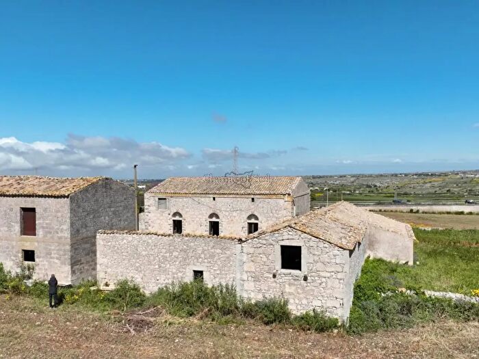Casa con 7 locali in vendita in Contrada Magazzinazzi Km, Ragusa