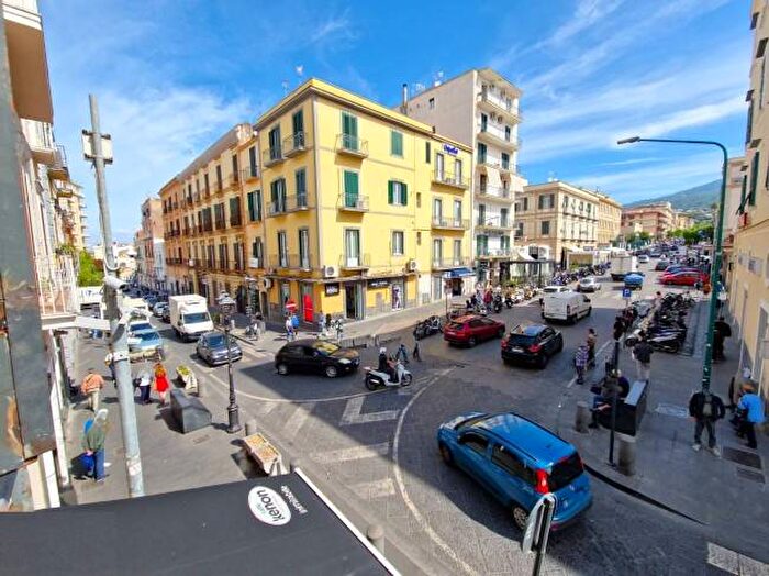 Appartamento trilocale in affitto in Via Roma, Torre del Greco
