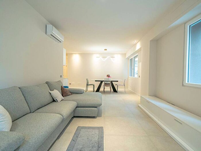 Appartamento bilocale in affitto in Via Novembre, Centro, Sondrio