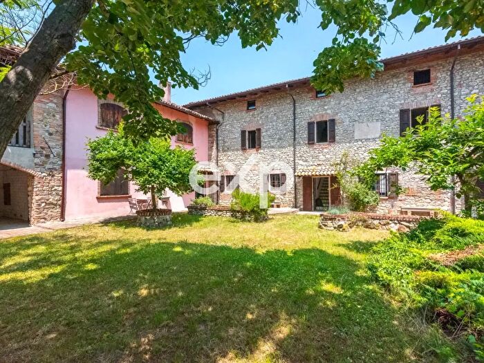 Casa in vendita in Borgonovo Val Tidone