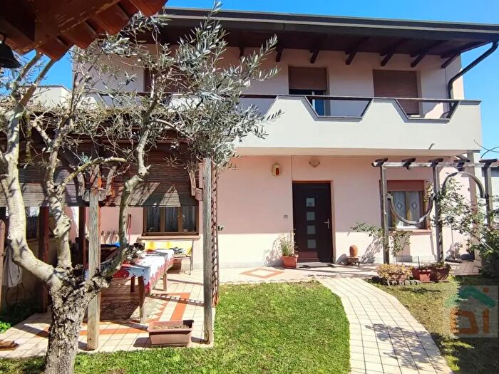 Casa quadrilocale in vendita in Via Filippo Corridoni, Gonars