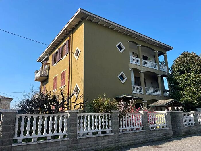 Appartamento con 8 locali in vendita in Cadeo