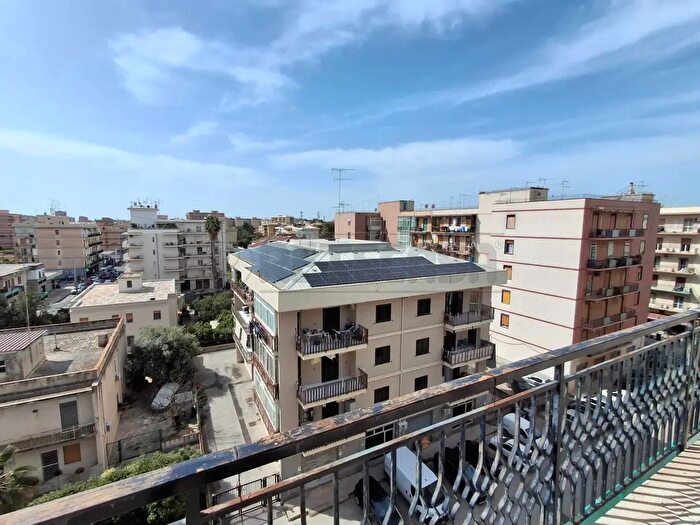 Appartamento trilocale in vendita in Via Carlentini, Siracusa