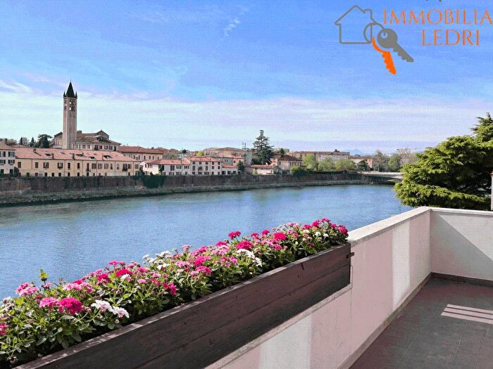 Appartamento quadrilocale in affitto in Lungadige Cangrande, Borgo Trento, Verona