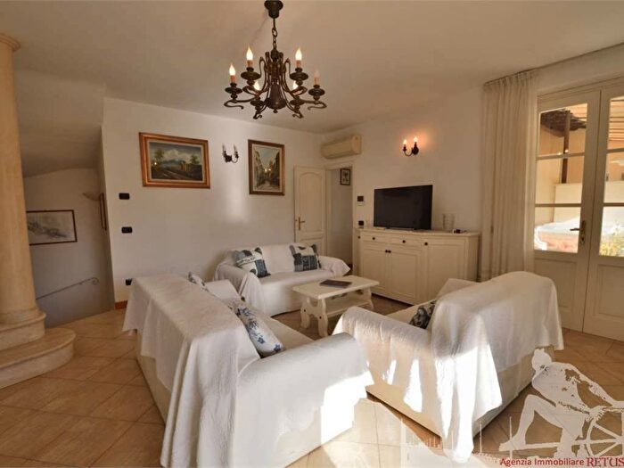 Casa con 6 locali in affitto in Vittoria Apuana, Forte dei Marmi