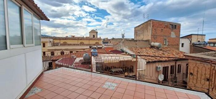 Appartamento trilocale in vendita in Via Leonida, Santo Stefano Di Camastra