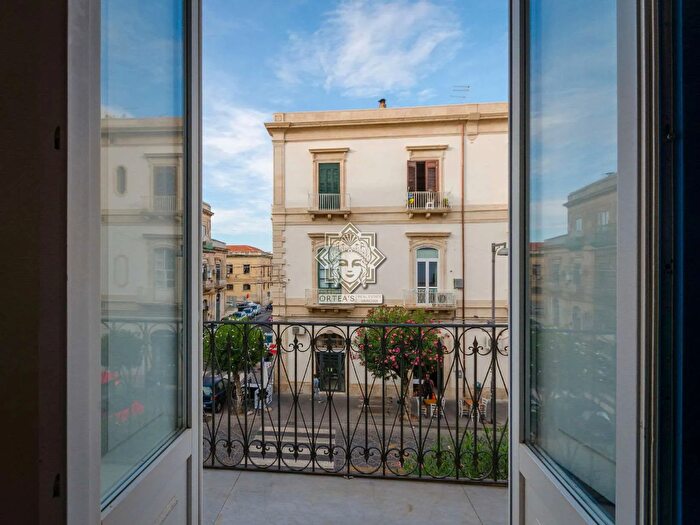 Appartamento con 5 locali in vendita in Via Maielli, Siracusa