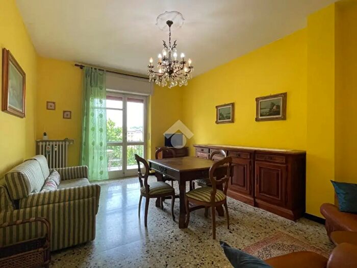 Appartamento trilocale in vendita in Piazza Alessandro Zoppa, Canelli