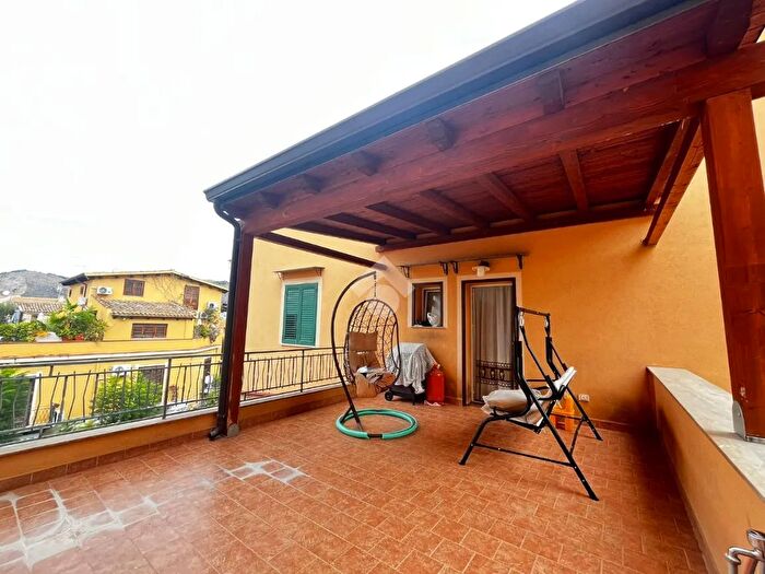 Appartamento con 6 locali in vendita in Via Ciauri, Santa Flavia