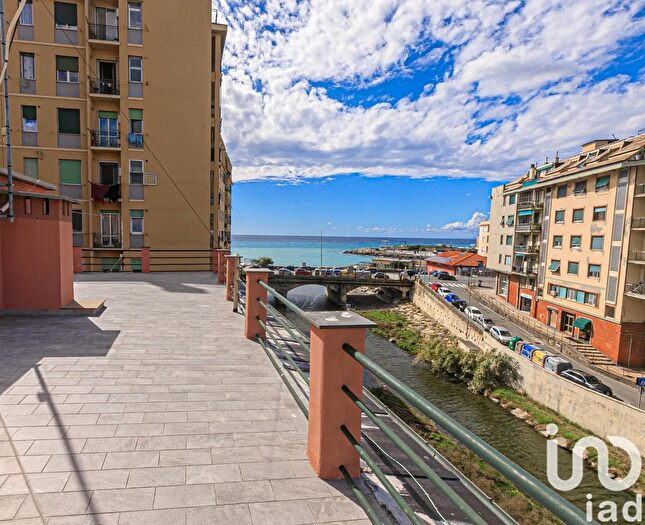 Appartamento con 5 locali in vendita in Via al Torrente Sturla, Genova