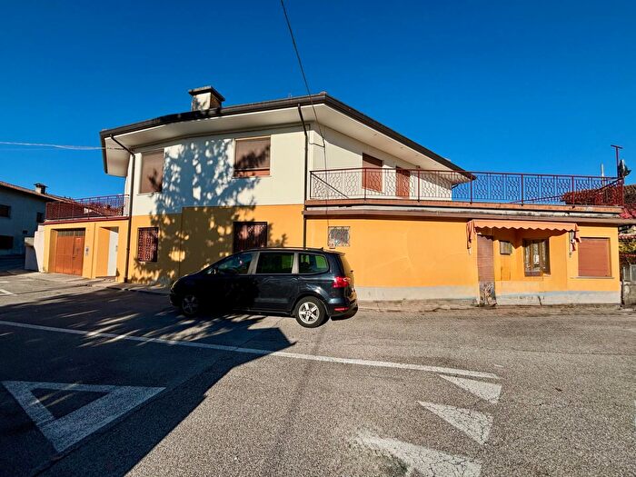 Appartamento trilocale in vendita in Arba