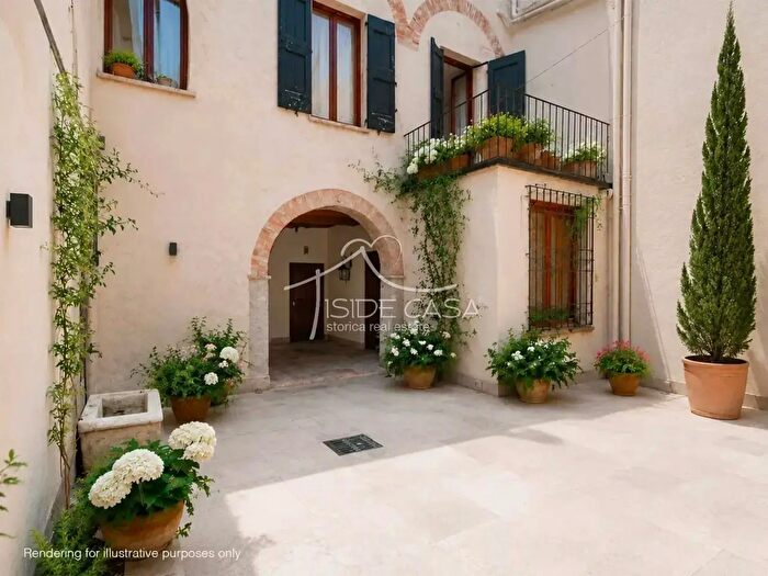 Casa con 6 locali in vendita in Mantova