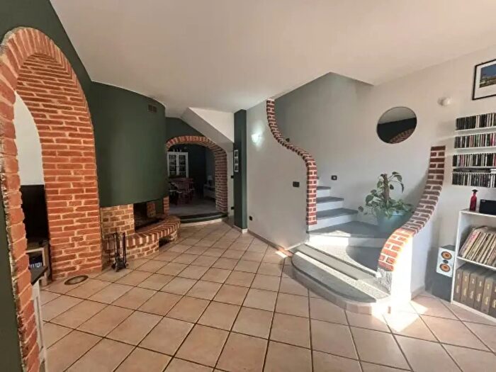 Casa con 6 locali in vendita in Frazione Quarto Superiore, Asti