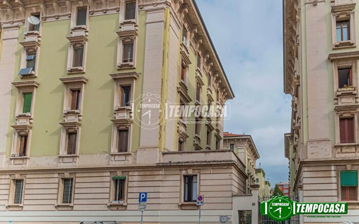 Appartamento trilocale in vendita in Via Laurana, Milano