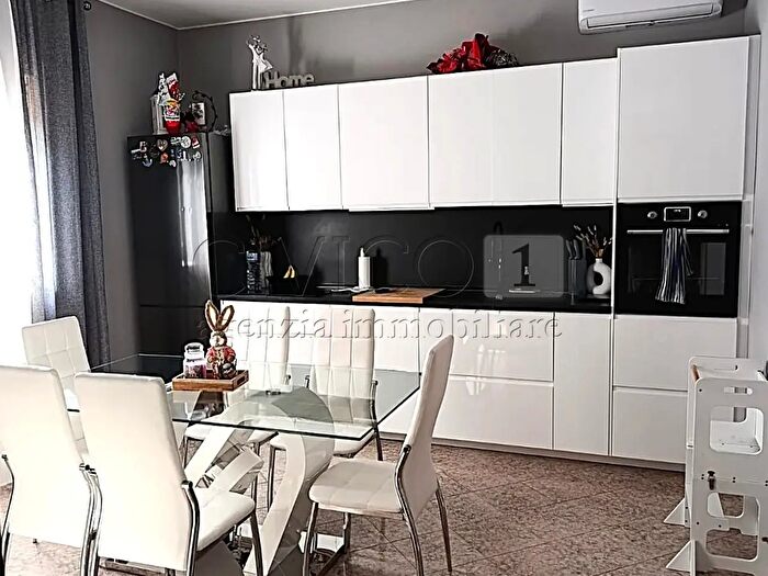 Casa con 8 locali in vendita in Piazza Umberto I, Albettone