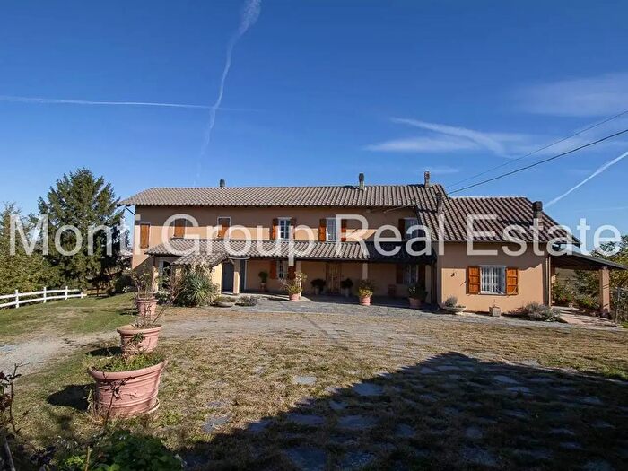 Casa con 11 locali in vendita in Quaranti