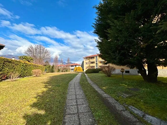 Appartamento trilocale in vendita in Strada Cà Bianca Pascolo, Oggiono