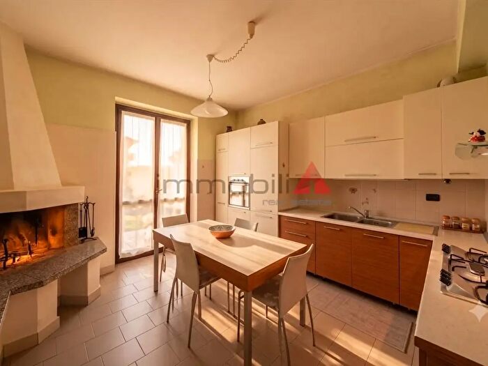 Casa con 5 locali in vendita in Nova Milanese