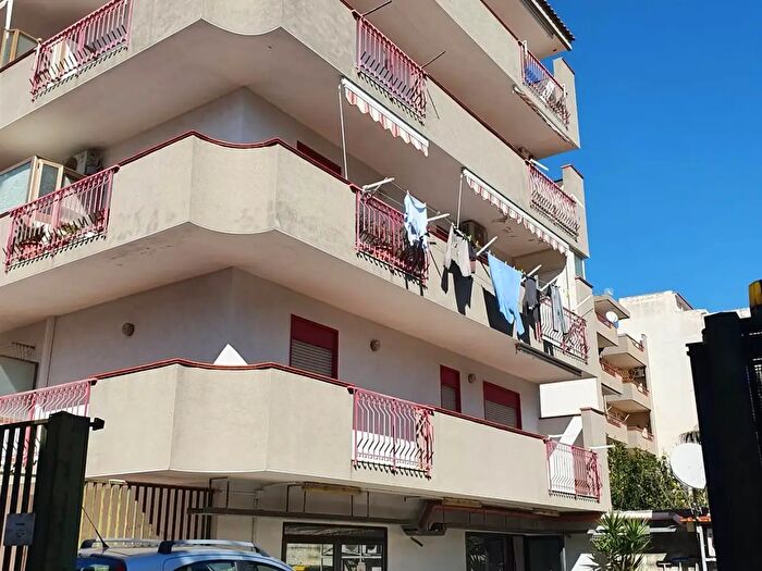 Appartamento trilocale in vendita in Via Ugo Foscolo, Roccalumera