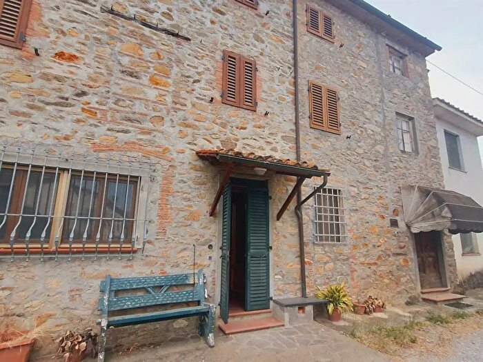 Casa con 8 locali in vendita in Via della Chiusa, Capannori