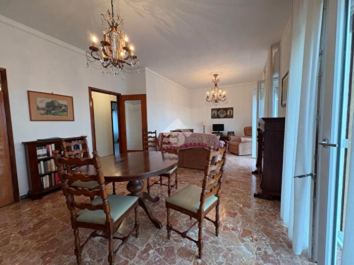 Appartamento con 5 locali in affitto in Via Guglielmo Marconi, Massa