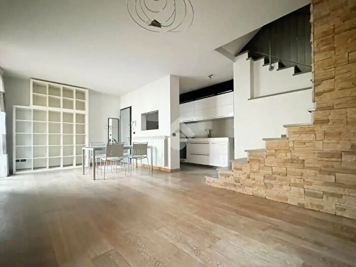 Casa quadrilocale in vendita in Via Firenze, Prato