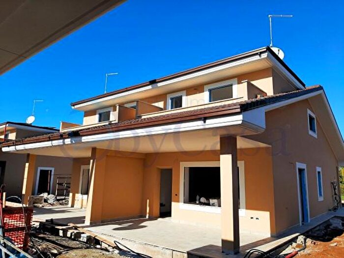 Casa quadrilocale in vendita in Via della Luna, Ladispoli