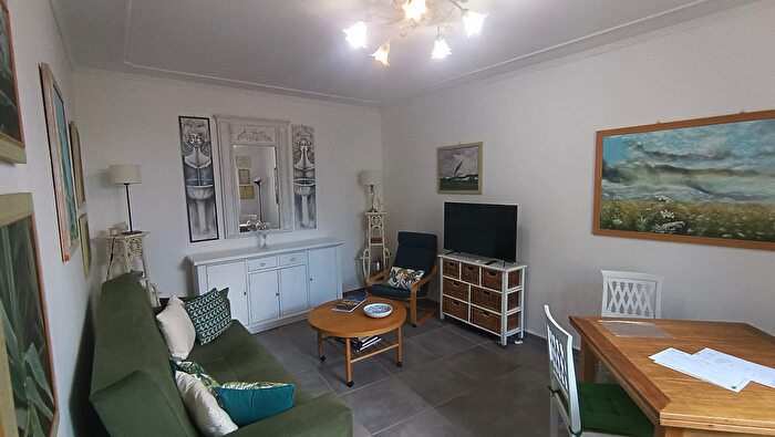 Casa con 6 locali in vendita in Luni