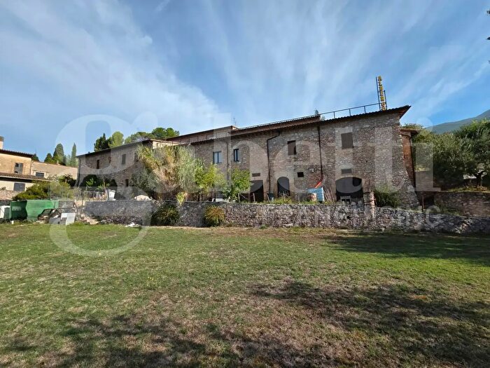 Casa con 10 locali in vendita in Loc Camporeale, Trevi