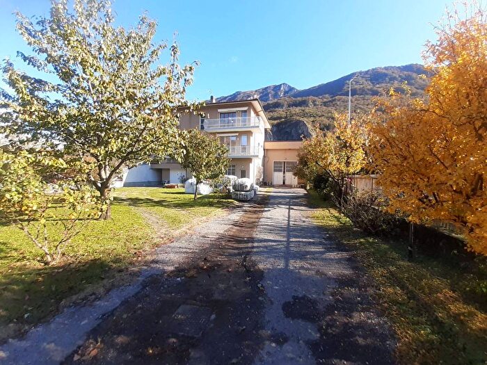 Casa con 6 locali in vendita in Chiuso, Lecco