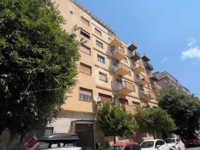 Appartamento trilocale in affitto in Via Pipitone Federico, Notarbartolo Sciuti, Palermo