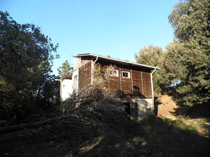 Casa con 5 locali in vendita in Castellina Marittima