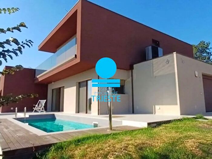 Casa con 7 locali in vendita in Pesaro