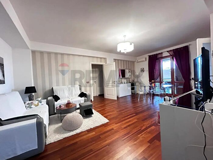 Appartamento con 7 locali in vendita in Via Piersanti Mattarella, Floridia