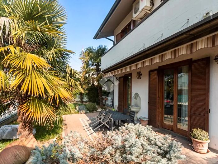 Casa con 5 locali in vendita in Via Cagnola, Treviglio