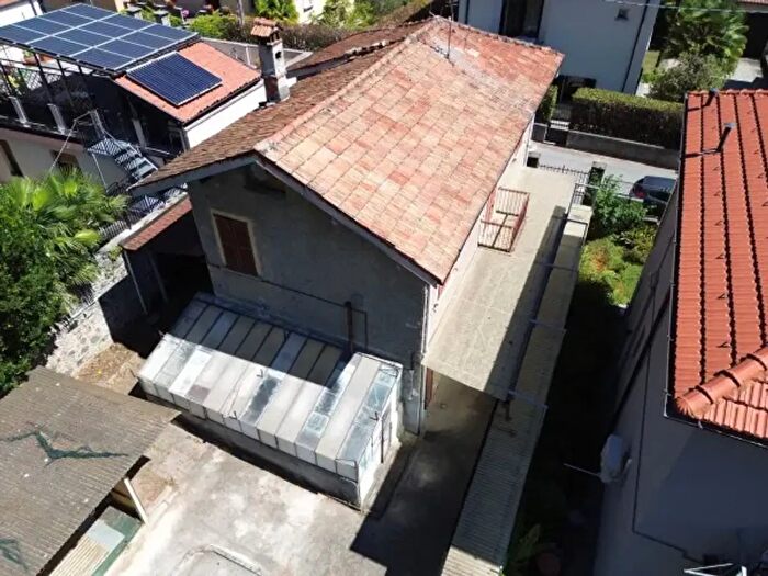Casa con 5 locali in vendita in Via Don Giovanni Manzi, Dongo
