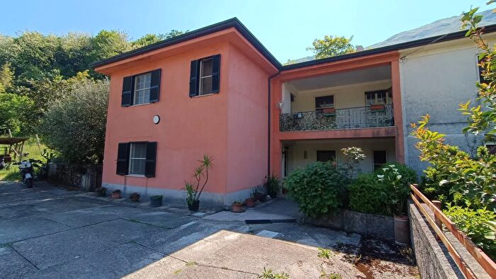 Casa quadrilocale in vendita in Via Compre, Sora