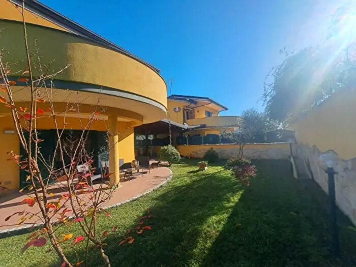 Casa con 5 locali in vendita in Strada Regionale Casilina, Torrice