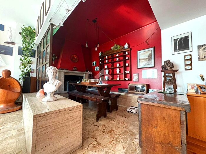 Casa con 10 locali in vendita in Via Adua, Sondrio