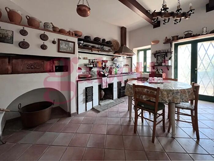 Casa con 8 locali in vendita in Contrada San Marzano, San Lorenzo Maggiore