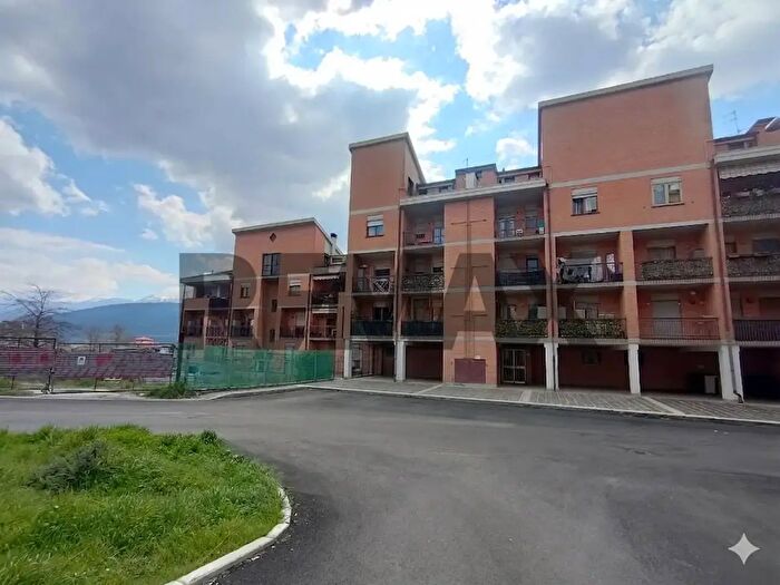 Appartamento trilocale in vendita in Via Lussemburgo, L'Aquila