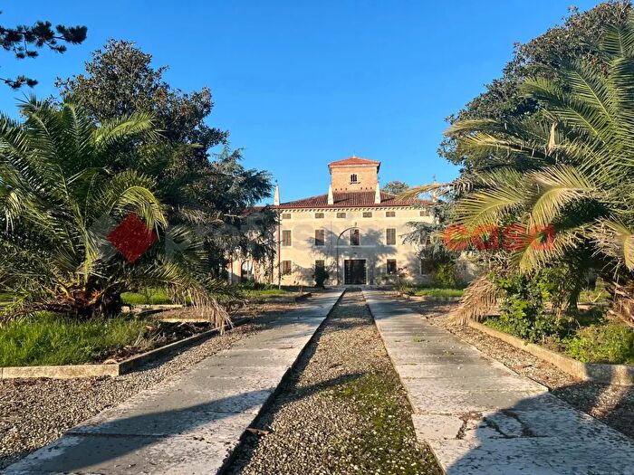 Casa con 18 locali in vendita in Via Corte Capra, Isola Rizza